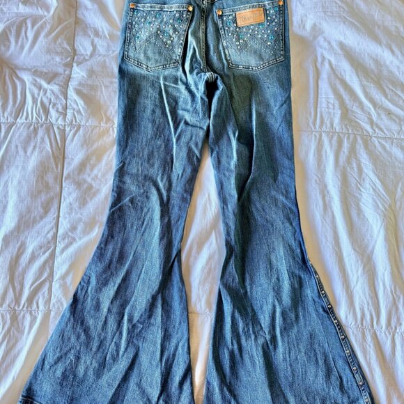 Wrangler x Lainey Wilson Bejeweled Bell Bottoms 26x34 - Picture 4 of 4